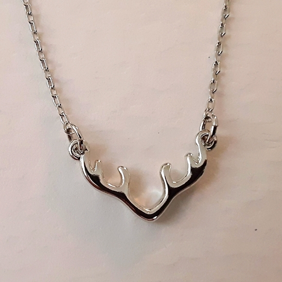 🆕️ Antler Pendant Necklace - Picture 3 of 4